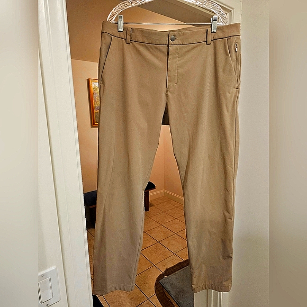 Lululemon like new ABC Classic-Fit Trouser 38"W x 32"L Warpstreme, Trench color.